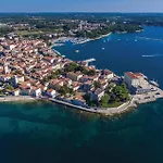 4 Bedroom Amazing In Hébergement de vacances *