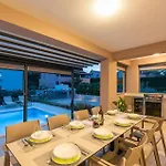 Hébergement de vacances 4 Bedroom Amazing In *