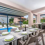 4 Bedroom Amazing In *