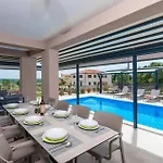 4 Bedroom Amazing In Kadumi