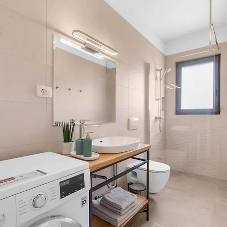 4 Bedroom Amazing In Kadumi