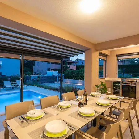 Holiday home 4 Bedroom Amazing In *