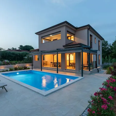 4 Bedroom Amazing In Kadumi