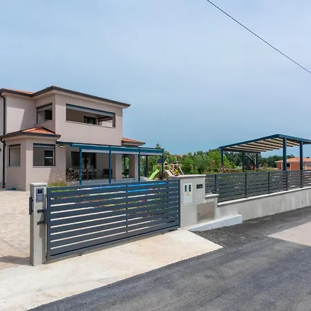 Holiday home 4 Bedroom Amazing In